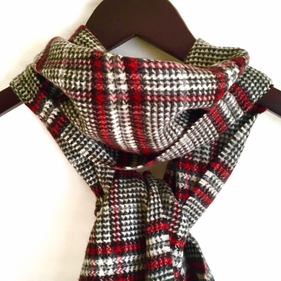 VFRAAS BLACK, WHITE & RED PLAID SCARF - Picture 3 of 6